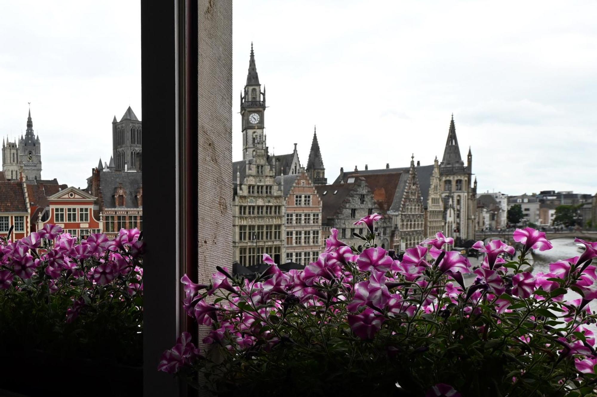 With A View Couette-café