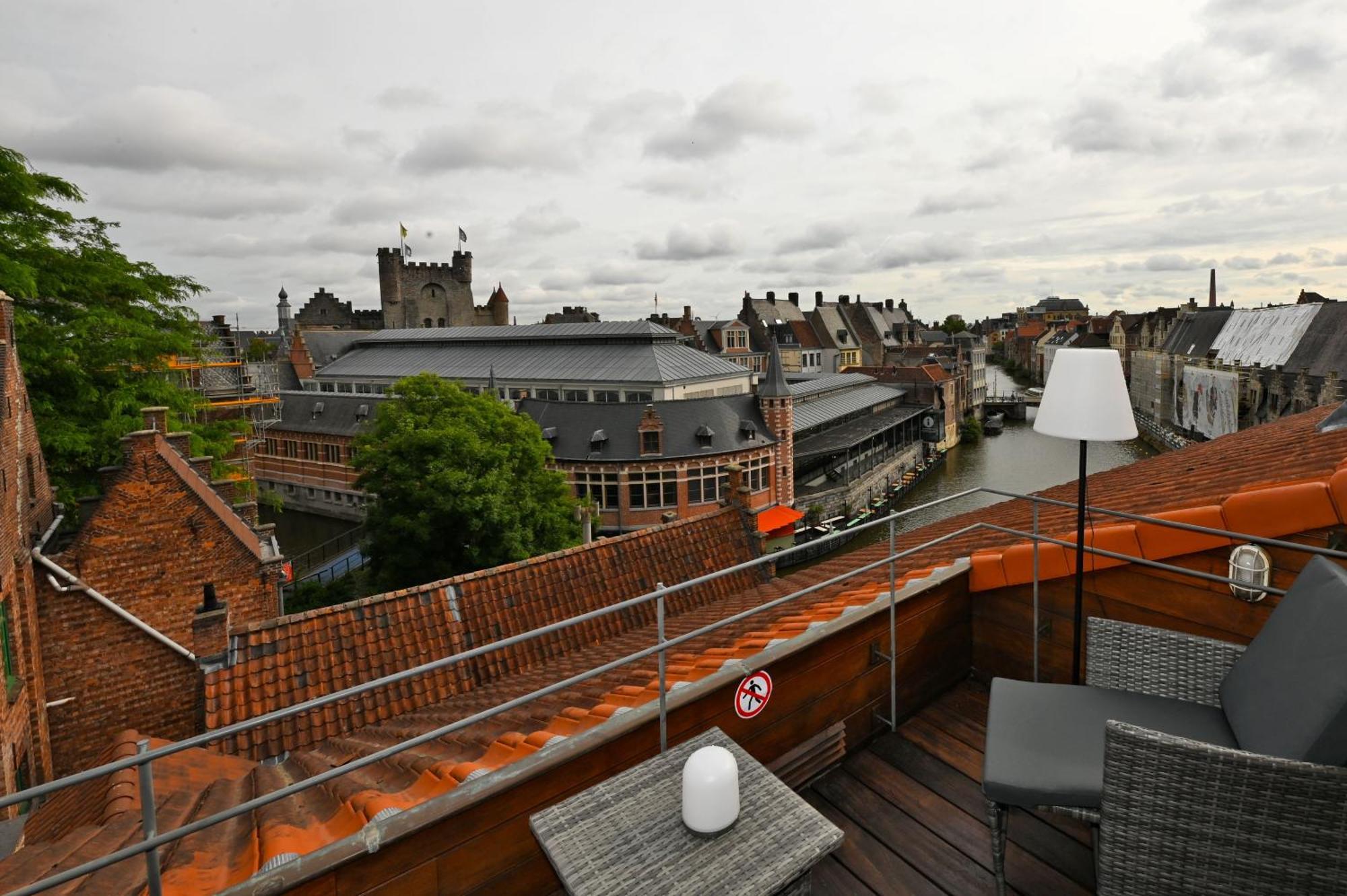 Couette-café With A View